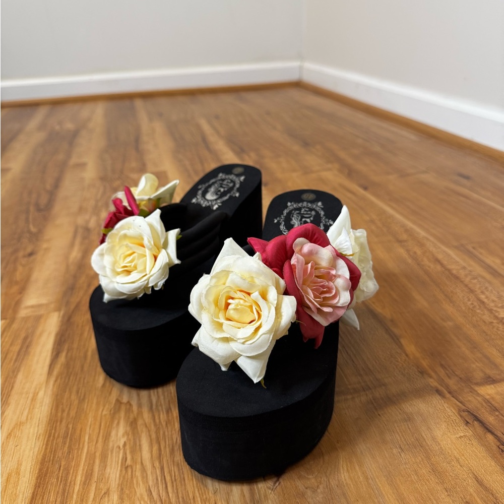 Flower Chunky Sandals with Heel